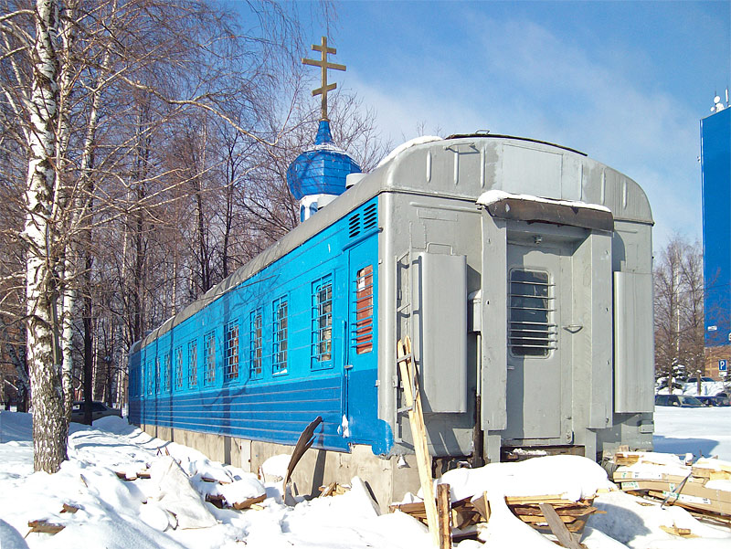 Illustration for article titled These Train Cars Converted Into Churches Are Literal Holy Rollers